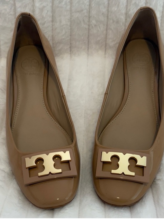 Tory Burch Shoes - Tory Burch Tan Flats with Gold Logo Sz 6.5